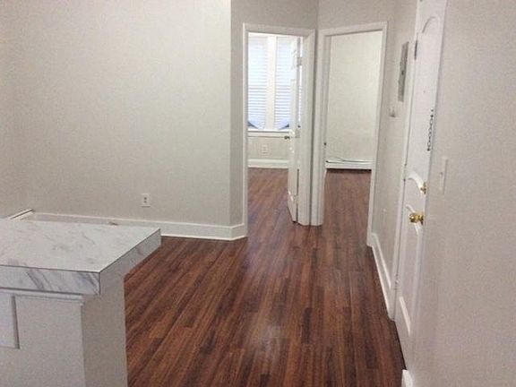 2nd image of 423 Halsted St #2