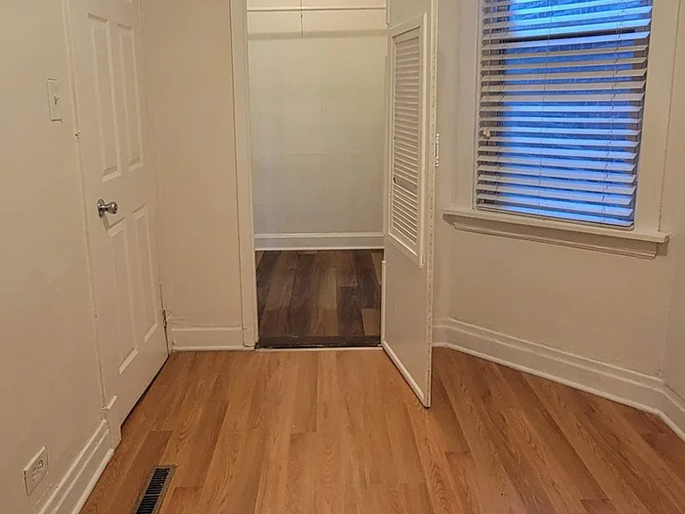2054 W Roscoe St #2 — Photo 9