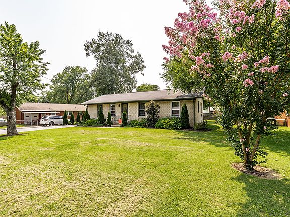 3rd image of 934 Temple Ct