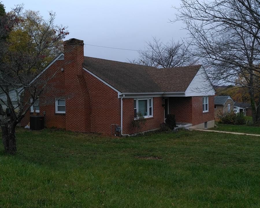 brick rancher 3 bedrooms carport