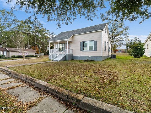 4th image of 104 N 14th Ave