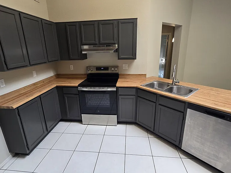 6320 W Shaw Butte Dr — Photo 2