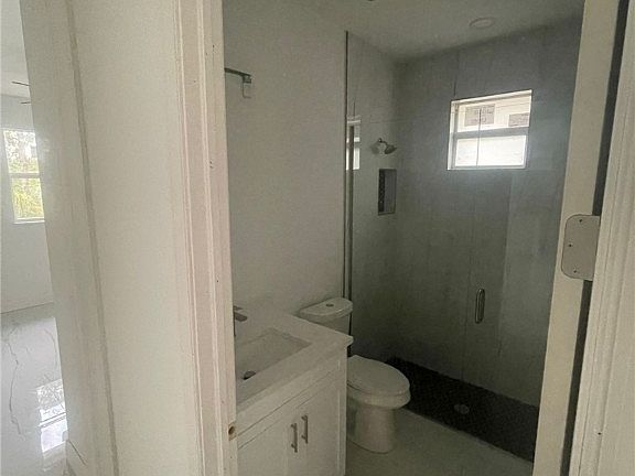 5th image of 2524 39th St W
