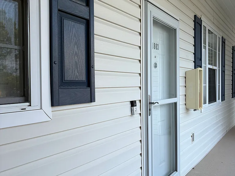 901 W Port Dr #18 — Photo 7