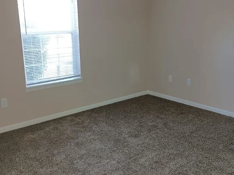 185 - COUNTRY VIEW APARTMENTS — Photo 15