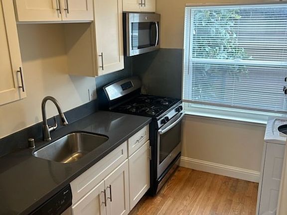 2nd image of 968-990 Addison St #988