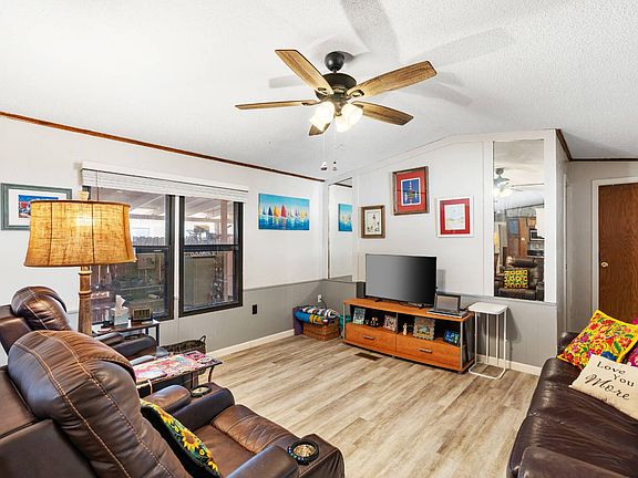 3rd image of 55 Maple Rd S