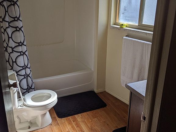 5th image of 814 E Ashton Ave