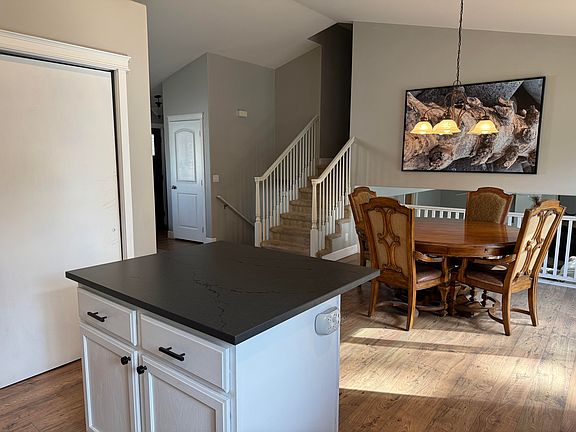 3rd image of 1086 W Clearview Ct