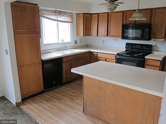 3rd image of 512 Central Ave W