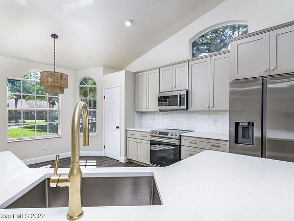 4th image of 472 Prestwick Ct #0