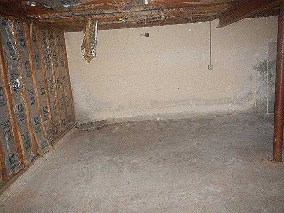 Unfinished Basement w/ potential of making a famil