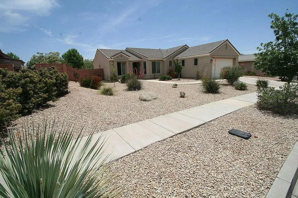 3 bed, 1786 sqft, $2,300 — Photo 3