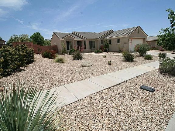 3rd image of 1468 N Overland Trails Dr