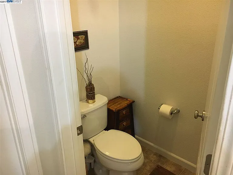 169 Burbank St — Photo 9