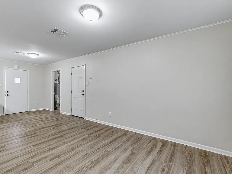 1304 Lewis St — Photo 13