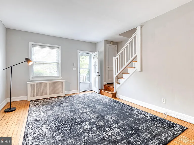 1011 W 42nd St — Photo 3