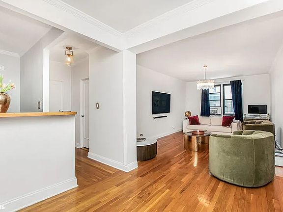 2nd image of 512 Kappock St APT 2J
