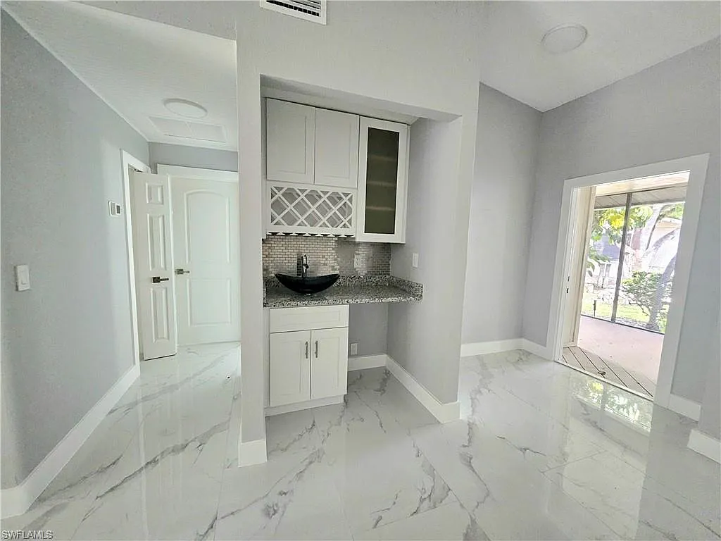 3 bed, 1200 sqft, $1,800 — Photo 2