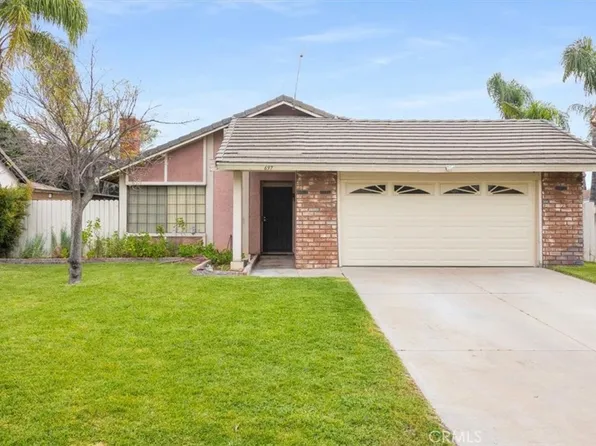 697 S Smoketree Ave, Bloomington, CA 92316