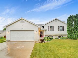 592 Ruxton Ridge Dr, Sun Prairie, WI 53590