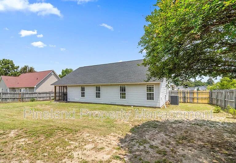 133 Haywood Dr — Photo 35