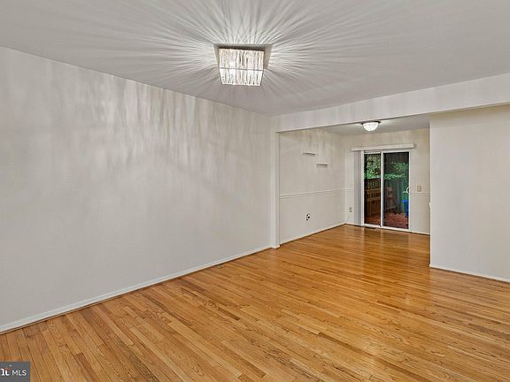 5th image of 1327 Alderton Ln