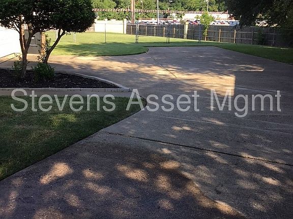 4th image of 441 Westwood Dr