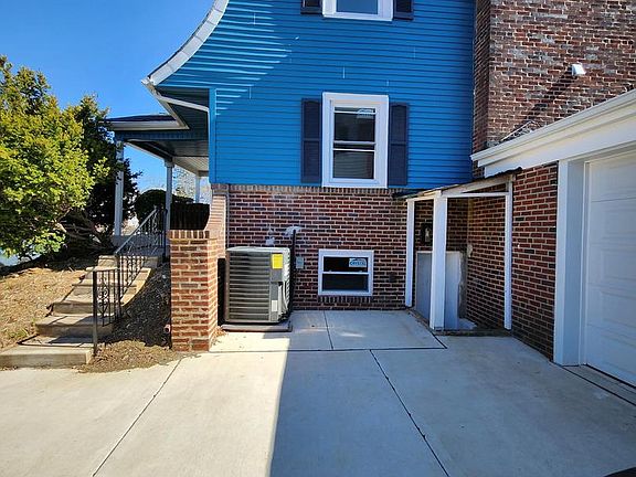 4th image of 7818 Cedarbrook Ave