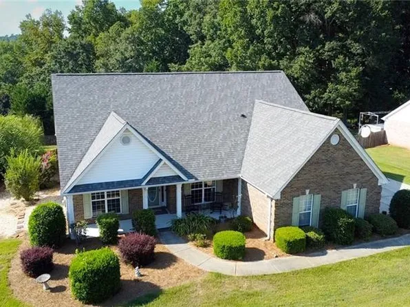 816 Crystal Meadow Dr, Winder, GA 30680