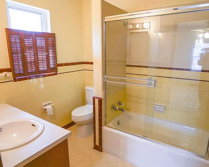 906 Carey Dr — Photo 14