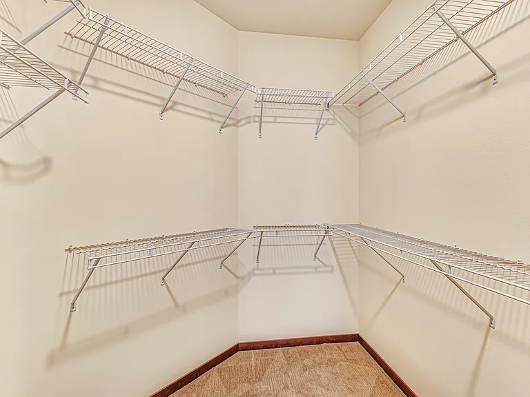Geranium- Walk-In Closet