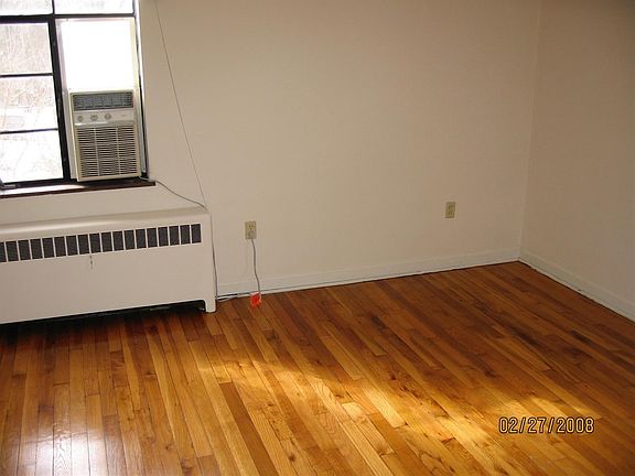 5th image of 2773 Losantiville Ave