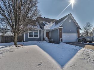 1213 SE Timbercreek Dr, Lees Summit, MO 64081