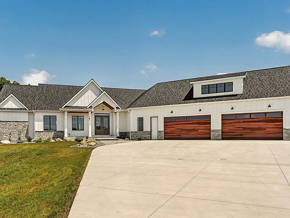 2nd image of 4868 Royal Oaks Cir SW