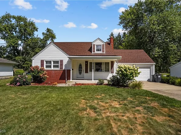 38 Skyline Dr, Canfield, OH 44406