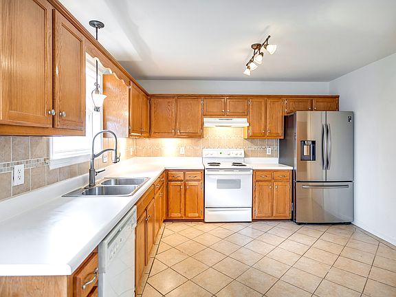 2nd image of 1105 McDonough Cir