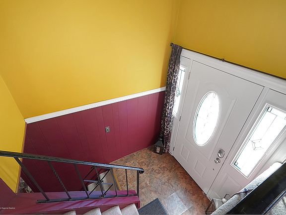 5th image of 817 Holiday Ct