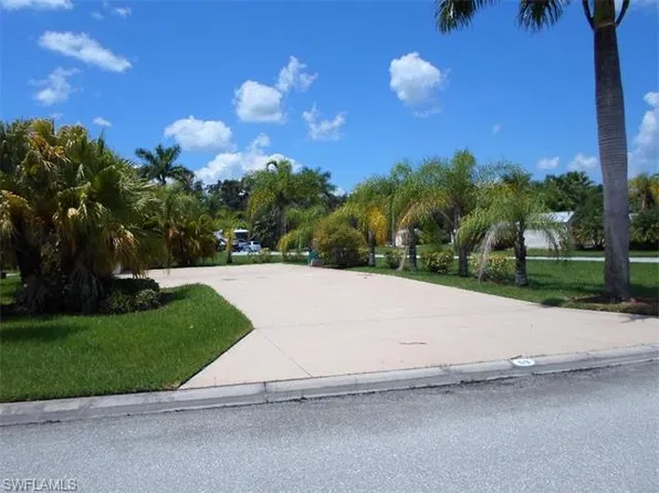 3123 E Riverbend Resort Blvd, Labelle, FL 33935