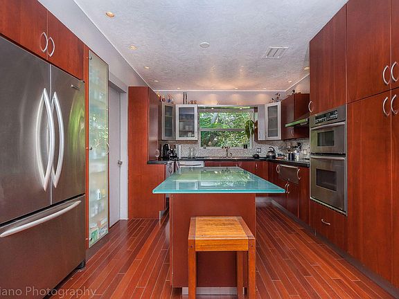 5th image of 840 Almeria Ave