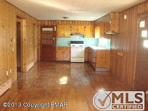 Kitchen & Dining Area