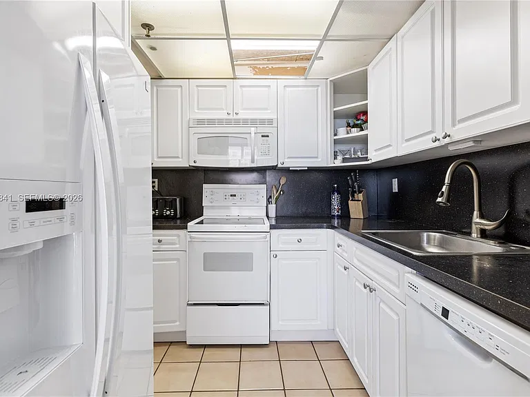 2457 Collins Ave #1602 — Photo 13