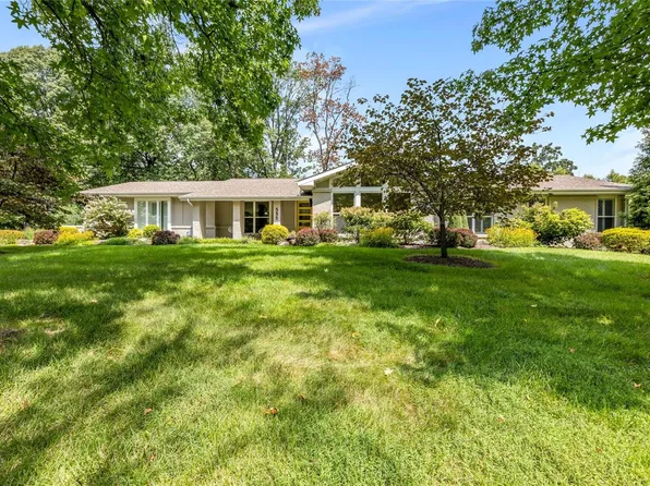 555 Twin Fawns Dr, Saint Louis, MO 63131
