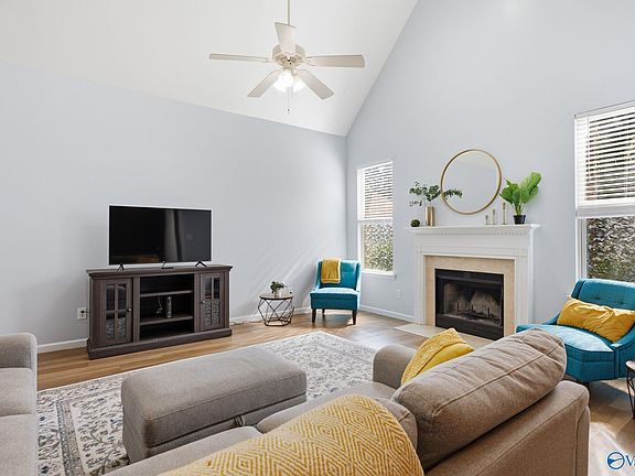 4th image of 15881 Elaine Ct