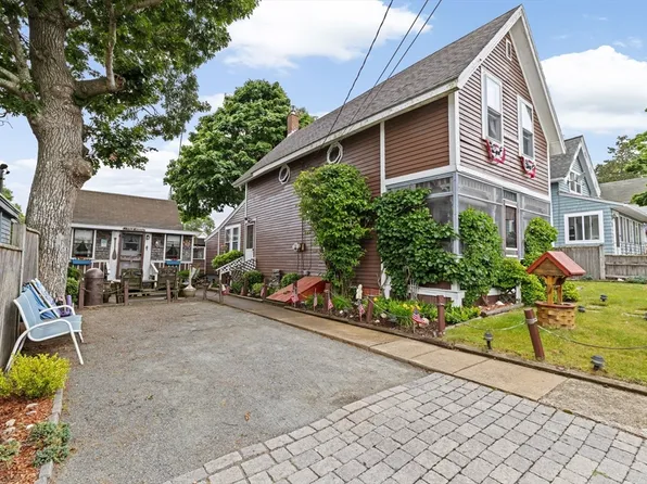 15 6th St, Wareham, MA 02571