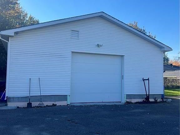 2nd image of 4670 Fallowfield Rd