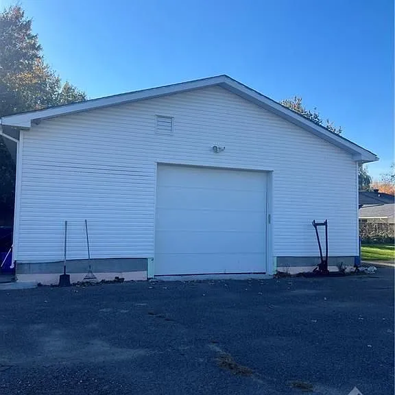 4670 Fallowfield Rd — Photo 2