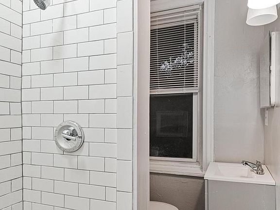 4th image of 1816 N 26th St Floor 3