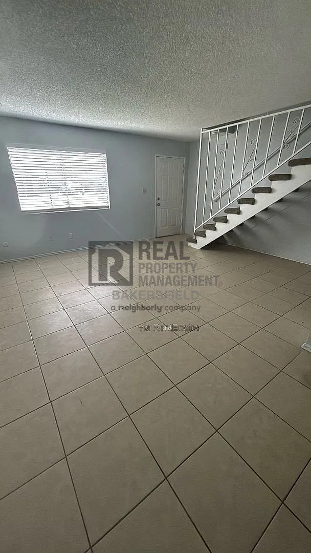 2 bed, 1.5 bath, 1025 sqft, $1,225 — Photo 4