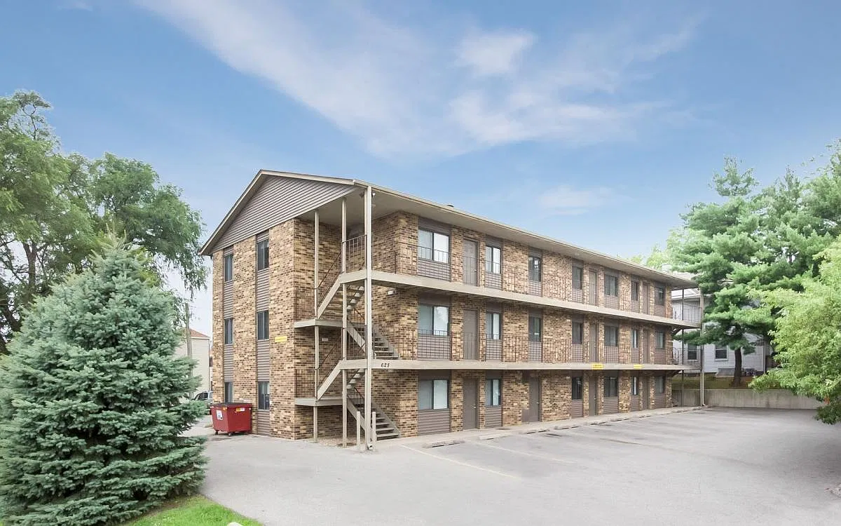3 bed, $1,560 — Photo 3